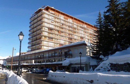 Courchevel Apartment | Ski-in/ski-out & foot of the slopes, 2nd floor, view mountain, balcony, tv, ski locker, 35m²