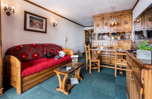 Val-Thorens Apartment | Ski-in/ski-out & foot of the slopes, fitness, balcony, tv, ski locker, 32m², Val Thorens