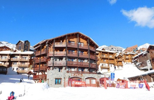 Val-Thorens Apartment | Ski-in/ski-out & foot of the slopes, fitness, balcony, tv, ski locker, 49m², Val Thorens