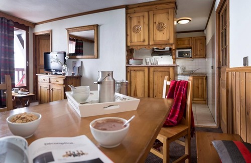 Val-Thorens Apartment | Ski-in/ski-out & foot of the slopes, fitness, balcony, fireplace or stove, tv, ski locker, 66-60m²