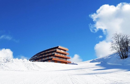 Piau Engaly Apartment | Ski-in/ski-out & foot of the slopes, fitness, terrace, parking, tv, 70m², Piau Engaly