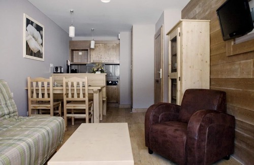 La Bresse Apartment | Ski-in/ski-out & foot of the slopes, swimming pool, balcony, parking, tv, 31m², La Bresse