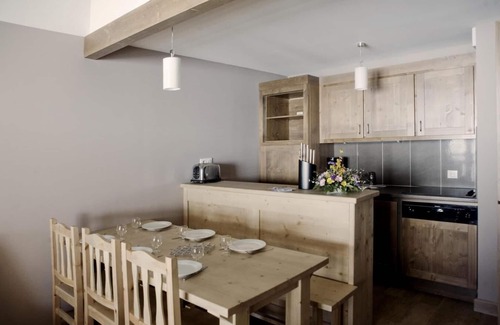 La Bresse Apartment | Ski-in/ski-out & foot of the slopes, swimming pool, balcony, parking, tv, 31m², La Bresse