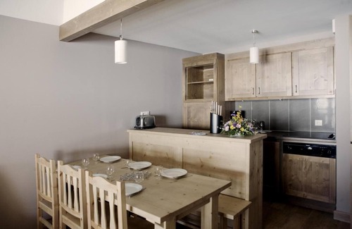 La Bresse Apartment | Ski-in/ski-out & foot of the slopes, swimming pool, balcony, parking, tv, 31m², La Bresse