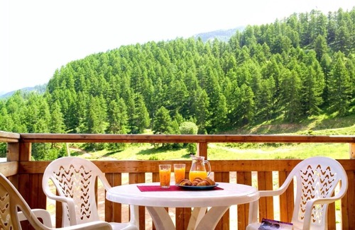 Les Orres Apartment | Ski-in/ski-out & foot of the slopes, view ski slopes, swimming pool, balcony, 28-29m², Les Orres