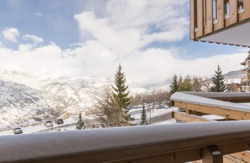 Montalbert Apartment | Ski-in/ski-out & foot of the slopes, 2nd floor, view valley, balcony, tv, ski locker, 19m²