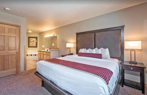 Four O'Clock Resort | Ski-In/Ski-Out Grand Timber Lodge Retreat+Amenities, 2BD Suite, Sleeps 8