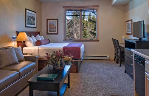 Four O'Clock Resort | Ski-In/Ski-Out Grand Timber Lodge Retreat+Amenities, 2BD Suite, Sleeps 8