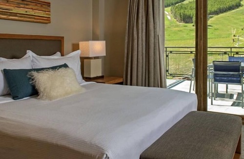 Peak 8 Resort | Ski in/Ski out. Grand Colorado Peak 8! One bedroom. Sleeps 4.