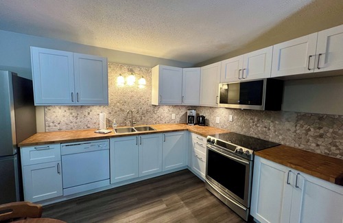 East Kootenay Condo | Ski-in-Ski-out-Hot-tub-Adventure-base