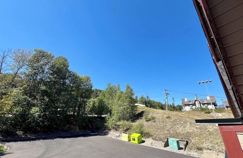 East Kootenay Condo | Ski-in-Ski-out-Hot-tub-Adventure-base