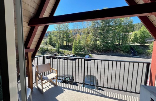 East Kootenay Condo | Ski-in-Ski-out-Hot-tub-Adventure-base