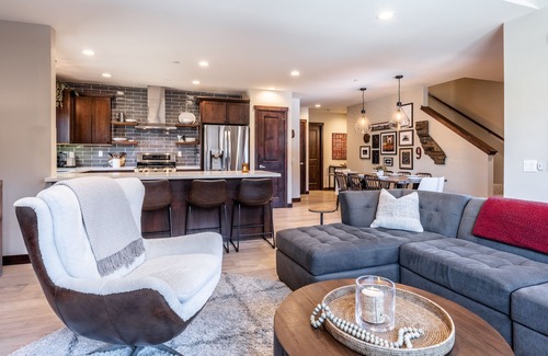 Mammoth Lakes House | Ski-In⛷Ski-Out Luxury CLOUD 9 @ Mountainside Townhomes