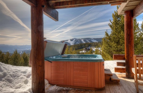 Saddle Ridge House | Ski-in/ski-out Luxury 3BR Saddle Ridge Townhome w/2 King Suites, Garage,Hot Tub