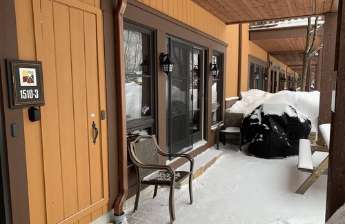 Versant Soleil Condo | Ski in/ski out Mont-Tremblant Versant Soleil - 200' from major chairlift