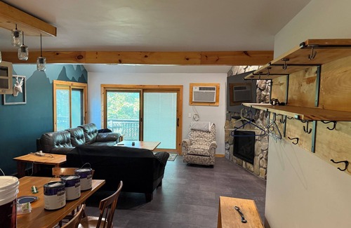 Tannersville Condo | Ski In/Ski Out Mountain Condo
