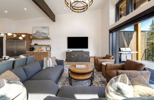 Whitefish House | Ski In/Ski Out, Pool Table + Hot Tub & VIEWS!