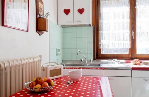 Les Houches Villa | Ski In Ski Out | Sleeps 10 | Superb Location | Budget | Groups Welcome