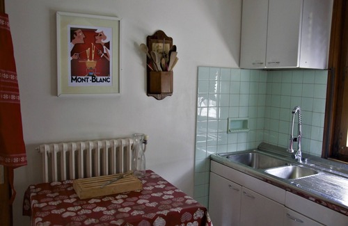 Les Houches Villa | Ski In Ski Out | Sleeps 10 | Superb Location | Budget | Groups Welcome