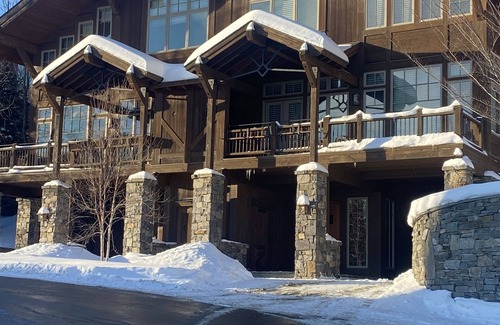 Stowe Area House | Ski In & Ski Out - Slopeslide in Stowe