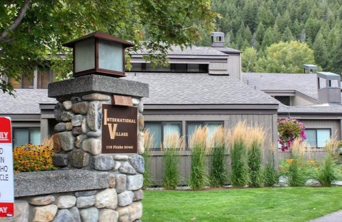 Warm Springs Condo | Ski-In/Ski-Out Splendor: Walk to the Lift