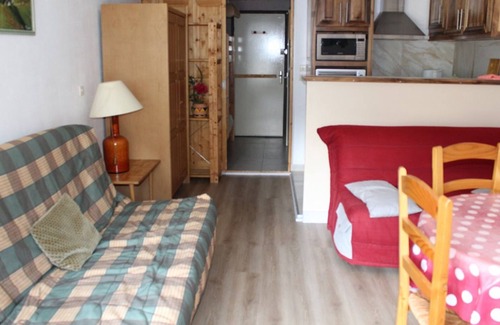 Laveissiere Apartment | Ski-in/Ski-out Studio, South-East Balcony, Sleeps 4, Shops Onsite