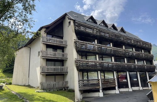 Laveissiere Apartment | Ski-in/Ski-out Studio, South-East Balcony, Sleeps 4, Shops Onsite