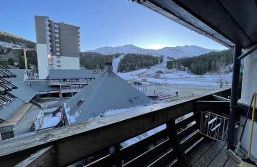 Laveissiere Apartment | Ski-In/Ski-Out Studio with Balcony – 2nd Floor, Near Shops & Ice Rink, Pets Welcome