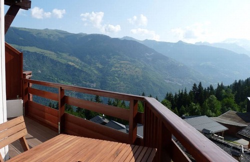La Perriere Apartment | Ski-in/Ski-Out T3 Apartment, Heart of Courchevel, Balcony, Parking, Sleeps 6