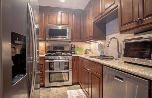 Warm Springs Condo | Ski-in/Ski-out to Baldy + Outdoor Pool