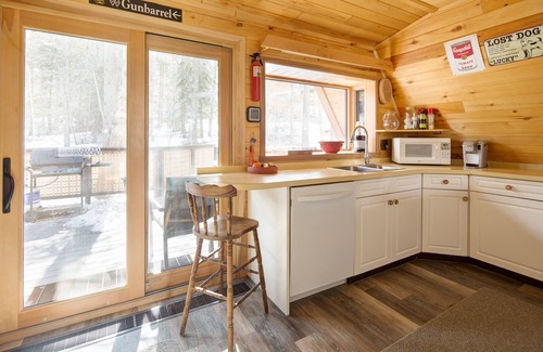 East Kootenay Cabin | Ski In, Ski Out To Bunny Hill.