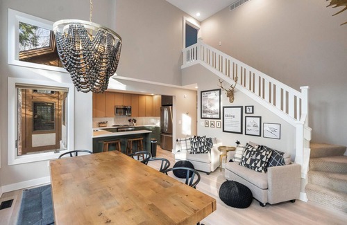 Boyne Falls Condo | Ski in/Ski out to Disciples 8-man chair, Boyneland across the street, Slps 17