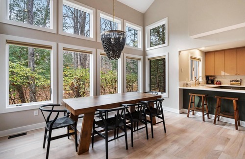 Boyne Falls Condo | Ski in/Ski out to Disciples 8-man chair, Boyneland across the street, Slps 17