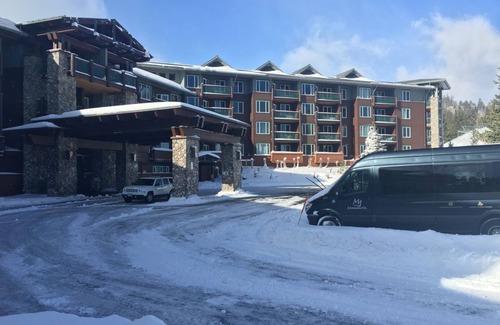 Mammoth Lakes Condo | Ski-In/Ski-Out - Top Floor - Juniper Spring Lodge Unit 533