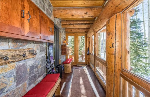 Mountain Village House | SKI-IN/SKI-OUT WITH GORGEOUS MOUNTAIN VIEWS!