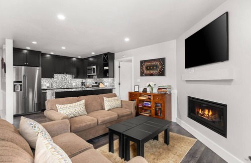 Snowmass Village Condo | Ski-In/Ski-Out Escape, Unwind by the Fire, Soak in Hot Tubs, & Enjoy a Heated Pool Steps from Slopes