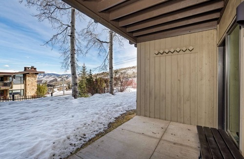 Snowmass Village Condo | Ski-In/Ski-Out Escape, Unwind by the Fire, Soak in Hot Tubs, & Enjoy a Heated Pool Steps from Slopes