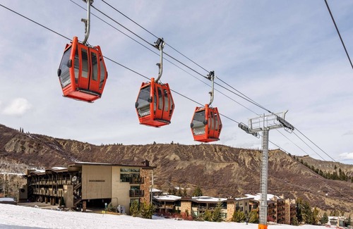 Snowmass Village Condo | Ski-In/Ski-Out Mountain Retreat! Hot Tub, Cozy Fireplace & Stunning Mtn Views Your Winter Escape