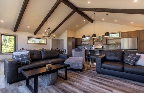 East Kootenay House | Ski In to your Private Hot Tub. Foosball