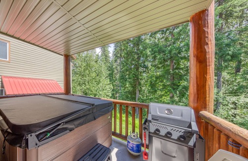 East Kootenay House | Ski-in Townhome - Private Hot Tub - Fernie Resort