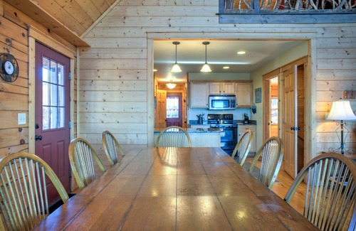Wolf Laurel Cabin | Ski-In Views & Hot Tub⛷️ Black Bear Lodge + Biltmore Pass