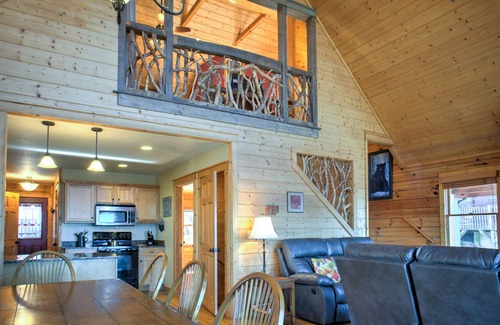 Wolf Laurel Cabin | Ski-In Views & Hot Tub⛷️ Black Bear Lodge + Biltmore Pass