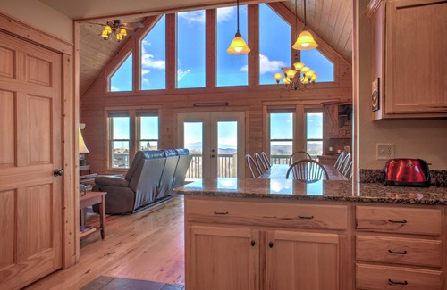Wolf Laurel Cabin | Ski-In Views & Hot Tub⛷️ Black Bear Lodge + Biltmore Pass
