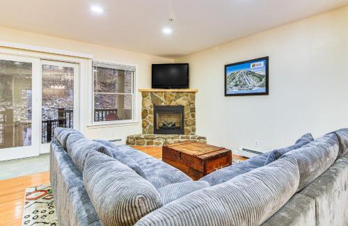 Bridgton Apartment | Ski-InandSki-Out Condo at Pleasant Mountain!