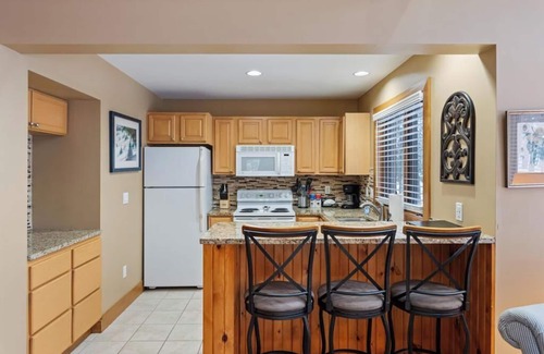Boyne Falls Condo | Ski Lodge at Boyne Mountain! Sleeps 18, perfect for families/large groups