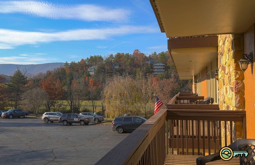 Mount Jackson Condo | Ski/MTB/Golf Condo (#128) - Slope side | Wonderful mountain & golf course views!