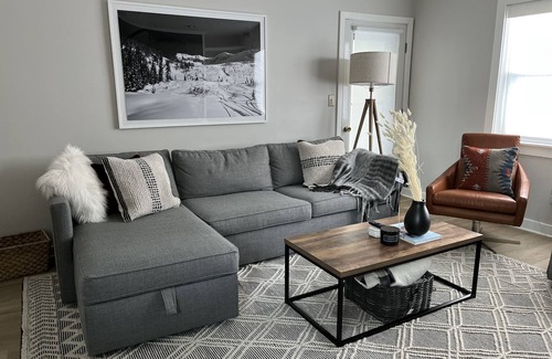 Ludlow Condo | Ski Okemo! Walk to the slopes from your modern 2 bed/2 bath condo at Winterplace