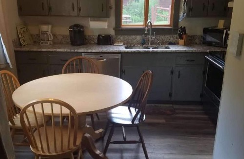 Central Vermont- Killington Cabin | ☆ SKI ON/OFF! ☆ Spruce Glen 4 acre Retreat on Great Eastern Trail