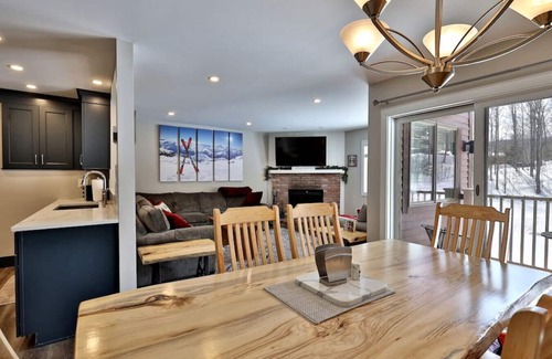 Ludlow House | Ski on/Ski off Kettlebrook Condo w/Modern Kitchen