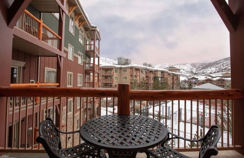 Park City Villa | Ski Park City Utah! Family Friendly-including your pet! Ski In and Ski Out.
